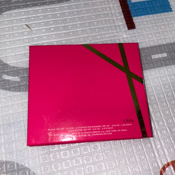 Bundle New 1 lotion 1 perfume and 2 eyeshadow products - Picture 9 of 12